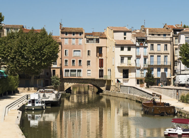 Rue du Pont des Marchands à Narbonne : une rue unique en France 🌉🏛️
