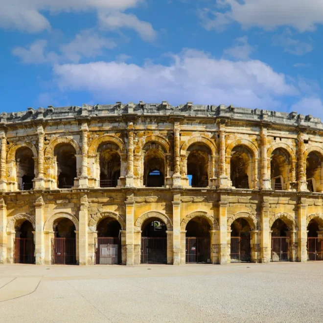 Les Arènes de Nîmes : histoire, architecture et événements incontournables 🏛️🎺