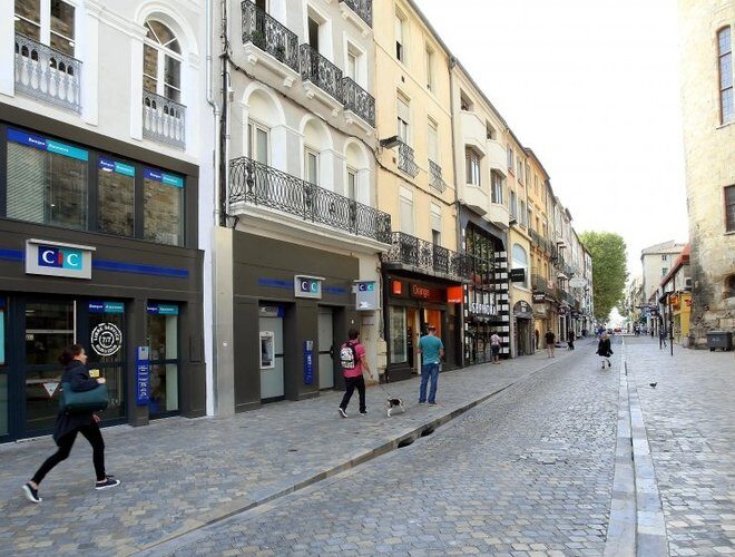 Rue Jean Jaurès à Narbonne : artère commerçante et cœur du centre-ville 🛍️🌞
