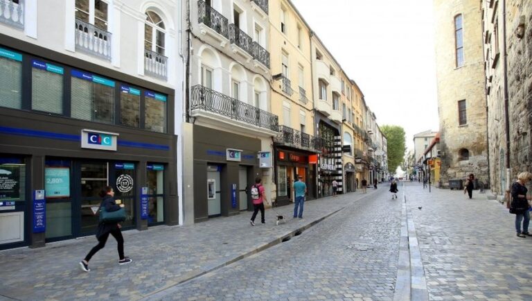Rue Jean Jaurès à Narbonne : artère commerçante et cœur du centre-ville 🛍️🌞