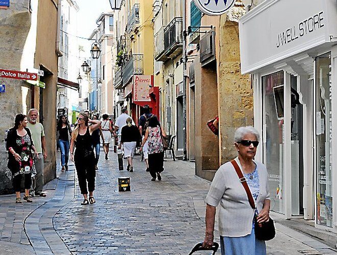 Rue Droite à Narbonne : plongée dans le cœur historique de la ville 🏛️🌿