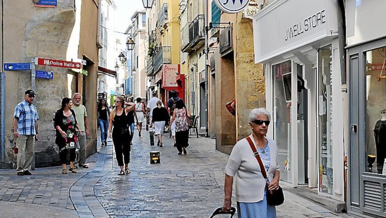 Rue Droite à Narbonne : plongée dans le cœur historique de la ville 🏛️🌿