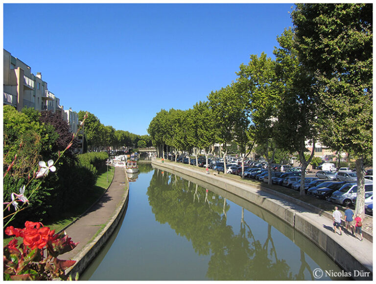 Quai Vallière à Narbonne : promenade au bord de l’eau et cœur historique 🌊🏞️