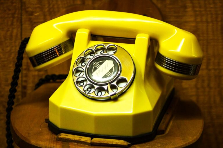 Comment nettoyer et restaurer des objets d’occasion pour augmenter leur valeur 🧽💰